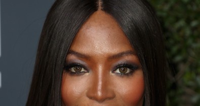 Naomi Campbellel egyszerűen nem telik az idő, simán elhinnénk, hogy húszas éveiben jár