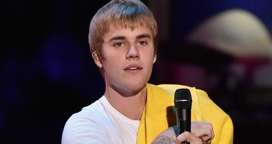 Emberek, ez őrület! Justin Bieber ballábas cipőjét már 7000-en követik az Instagramon