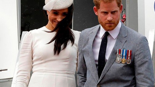 Jaj: Csúnyán megtréfálta a szél Meghan Markle-t és Harry herceget