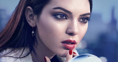 Itt van Kendall Jenner milliódolláros kampánya