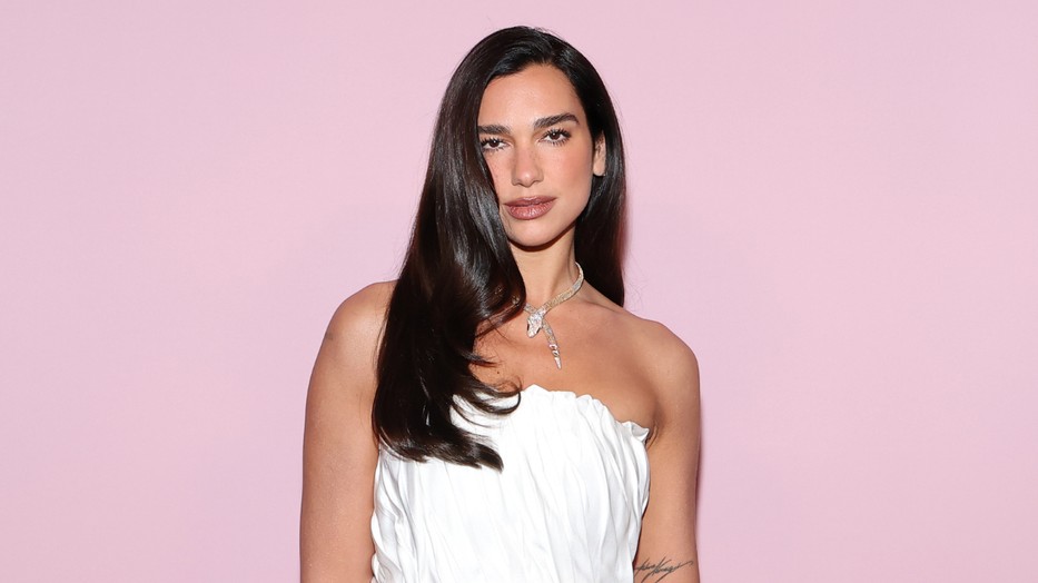 Minden menyasszony szívesen kölcsönkérné Dua Lipa ruháját