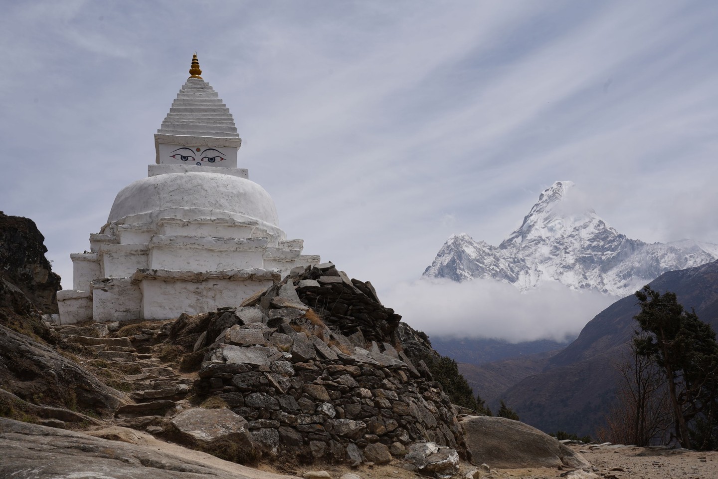 Buddhista sztúpa a Mount Everest alaptáborhoz vezető terkkingút mentén