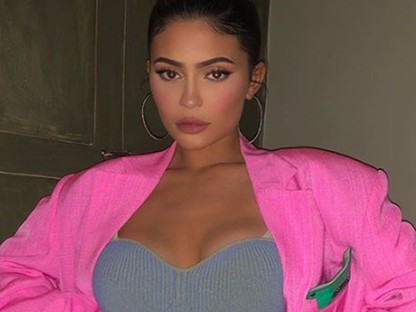 Ő Kylie Jenner új barátnője, aki Jenner klónná változott