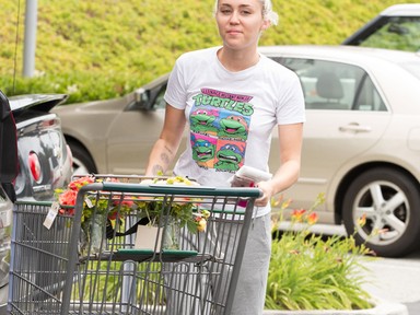 Miley Cyrus eljegyzési gyűrű nélkül! Most ez akkor mit jelent?