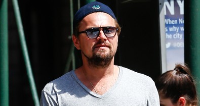 Hoppá! Leonardo DiCaprio megint a régi modellcsajával kavar!