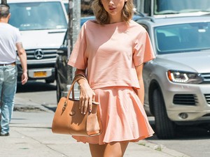 Na, kié a legszebb pár láb? Hát, persze, hogy a Taylor Swifté!