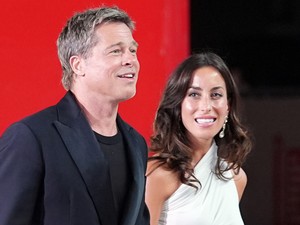 Brad Pitt és barátnője, Ines de Ramon a vörös szőnyegen ölelkeztek: elképesztően forró fotók készültek a párosról