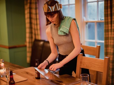 „Legalább most legyél végre TE az első!” - Miért feminista ügy a karácsony? Mert az érzelmi munka a nőket terheli