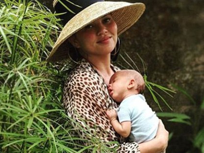 Chrissy Teigen testét megviselte a várandósság, de büszkén mutatja meg striáit