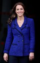 Katalin hercegné királykék blézerben
