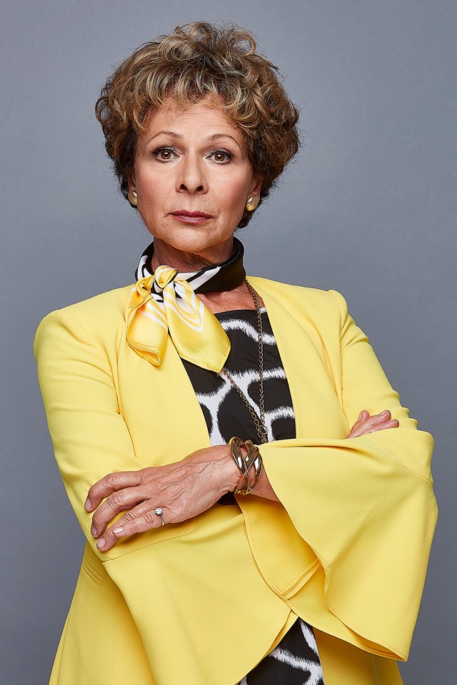 Borbás Gabi jómódú szenátorfeleségként jelenik meg a színpadon