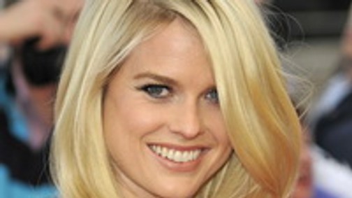 Túl jó nő, és még vetkőzni is szeret