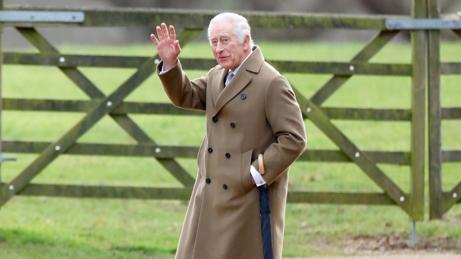 Itt az újabb bizonyíték rá, hogy Károly királynak mennyire fontos, hogy jó kapcsolatot ápoljon a rajongóival