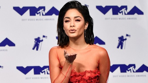 Ilyen ruha nincs! Vanessa Hudgens hihetetlen ruhát villantott az MTV VMA-n