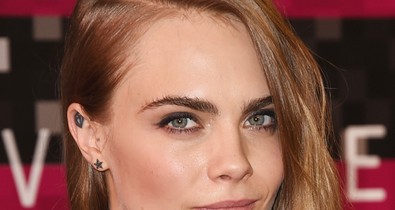 Cara Delevingne visszavág! A Rimmel új szépségnagykövete lesz