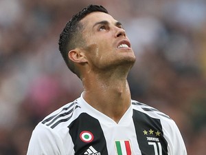 Zárd a munkahetet a kisgatyás Cristiano Ronaldo kockáinak számolgatásával