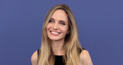 Kiközösítés, önsértés és lázadás jellemezte Angelina Jolie fiatalkorát, mielőtt a világ legismertebb nőjévé vált