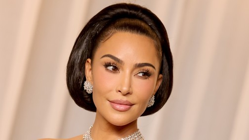 Kim Kardashian új hajszínére nincsenek szavak, egy az egyben lekoppintotta 13 éves lánya stílusát