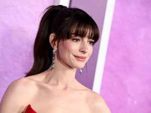Kiakadtak a rajongók: Anne Hathaway-ről nagyon kínos videó terjed a neten, nyomós ok miatt kellett bocsánatot kérnie
