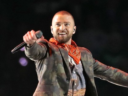 Zseniális mémek születtek a Justin Timberlake mellett unatkozó fiúról a Super Bowlon 