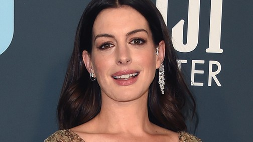 Anne Hathaway olyan merész dekoltázst villantott, mint még soha