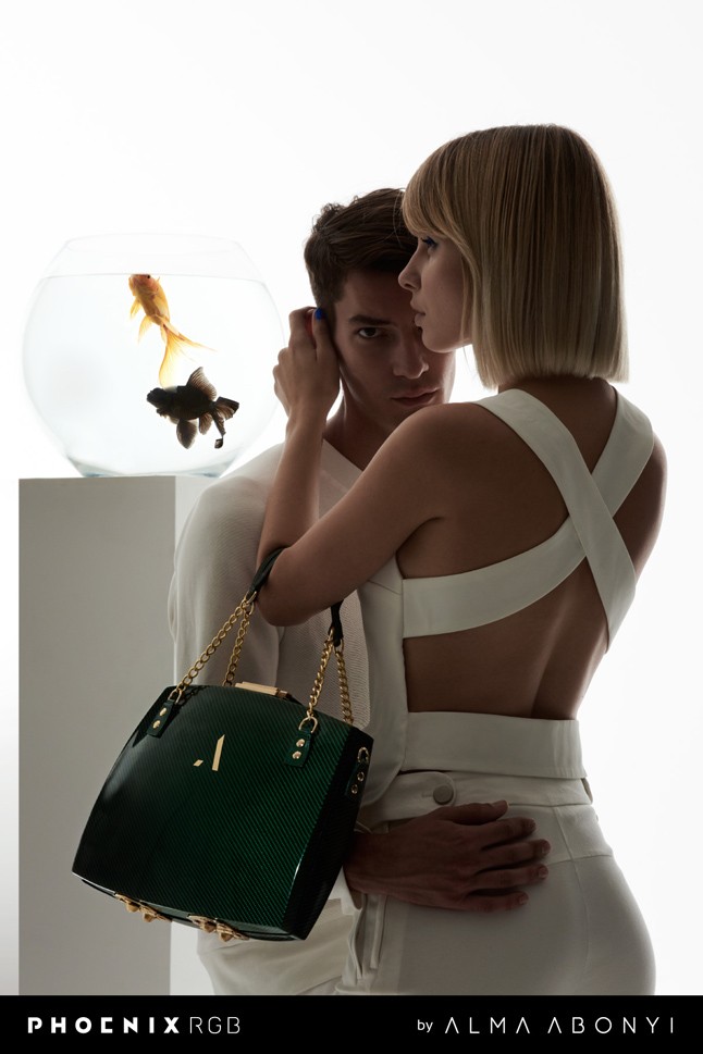 Lóverseny és táskabemutató - Abonyi Alma extrém módon ünnepelte márkája 2. születésnapját