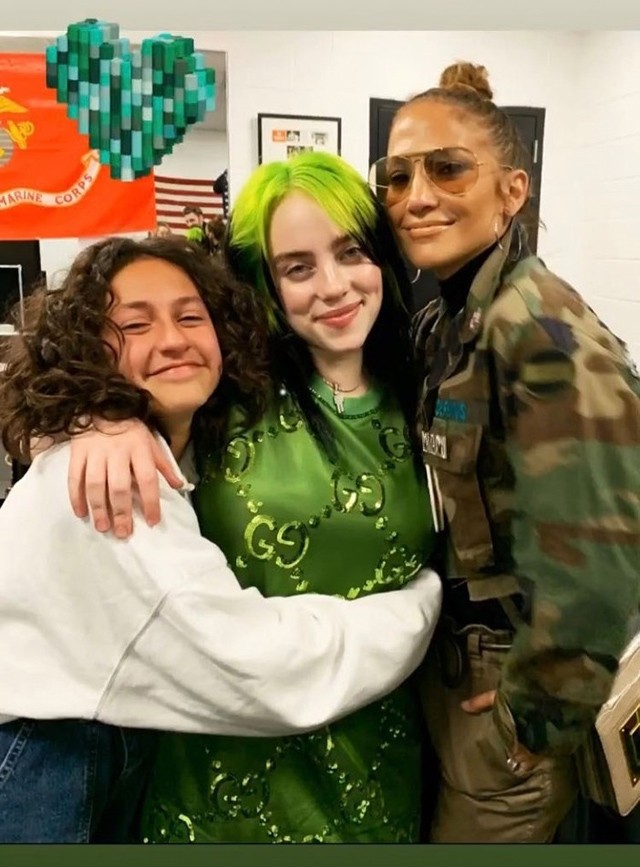 Billie Eilish, Jennifer Lopez és a lánya Emme Muniz
