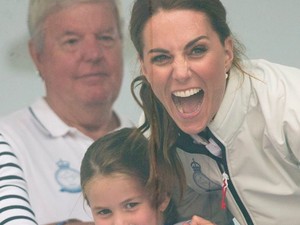 Megőrülünk: Sarolta hercegnő kiöltötte a nyelvét mindenkire