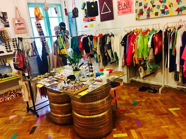 Donald Trump-matrica és Gustav Klimtes zokni - bemutatjuk a Szia+-t!