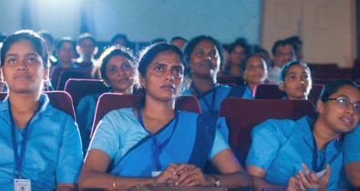 A Minden, ami fénynek tűnik bizonyíték, hogy a nők ugyanarra vágynak - kontinenstől és kultúrától függetlenül