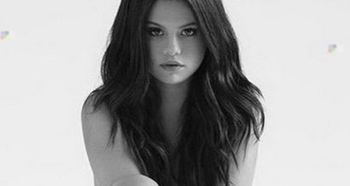 Selena Gomez első meztelenkedése