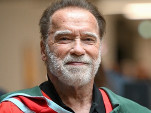 Új frizurával lepte meg a rajongókat Arnold Schwarzenegger, mindenki meglepődött a külsején