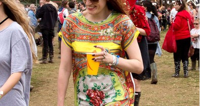 Florence Welch virágokba borult a Glastonburyn