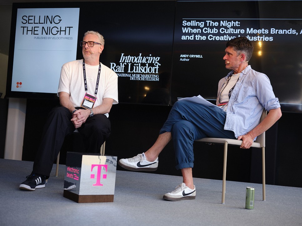 Andy Crysell beszélget Ralf Lülsdorffal, a Telekom Electronic Beats vezetőjével az IMS Ibiza panelbeszélgetésén