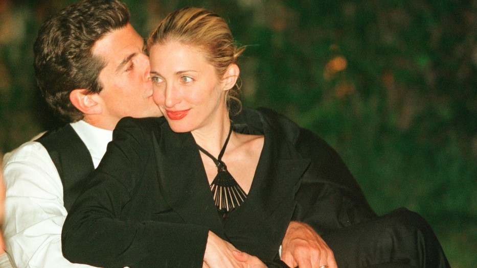 John F. Kennedy Jr. és Carolyn Bessette két hónappal tragikus haláluk előtt