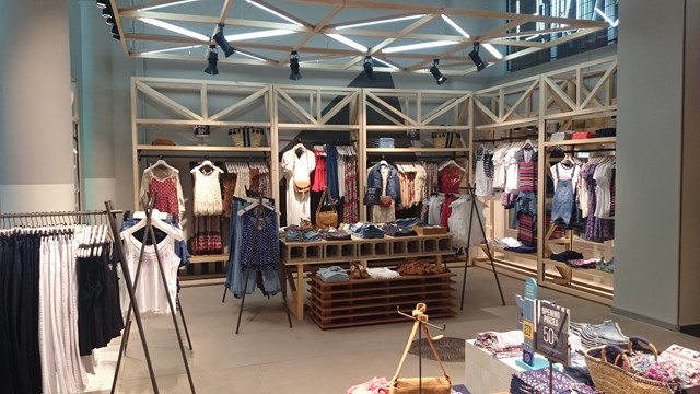 springfield, spanyol márka, divatmárka, üzlet, új üzlet, akció, váci utca, flagship store