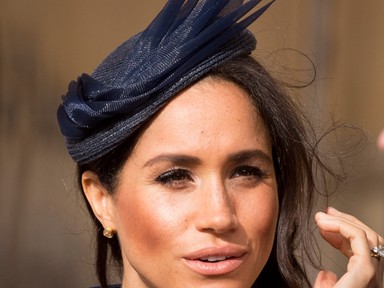 Meghan Markle szettje unalmas, de több mint 2 milliót érő ékszereivel nem spórolt