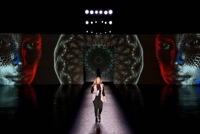 Magyar fényművészek a New York-i Divathéten: A rag & bone bemutatója duplán nagyot szólt idén