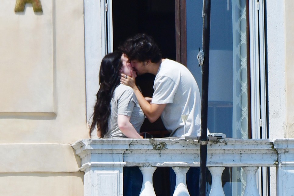 Dúl a szerelem Billie Eilish és Nat Wolff között