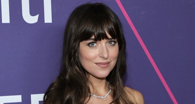 Dakota Johnson bevállalósan szexi ruhája egy Ötven árnyalat-filmben is megállná a helyét