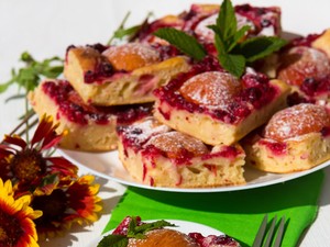 Mennyei ribizlis-sárgabarackos süti a meleg délutánokra