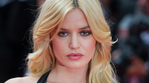 Eszméletlen menő vagy kínos? A hajszínét változtatta a sztárcsemete a ruhájához