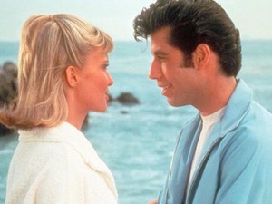 Úristen! Olivia Newton John és Travolta újra együtt a Grease 40. évfordulója alkalmából