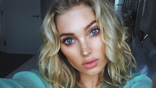 Betegesen soványnak nevezték a modellt, ő egy teljesen pucér fotóval vágott vissza!