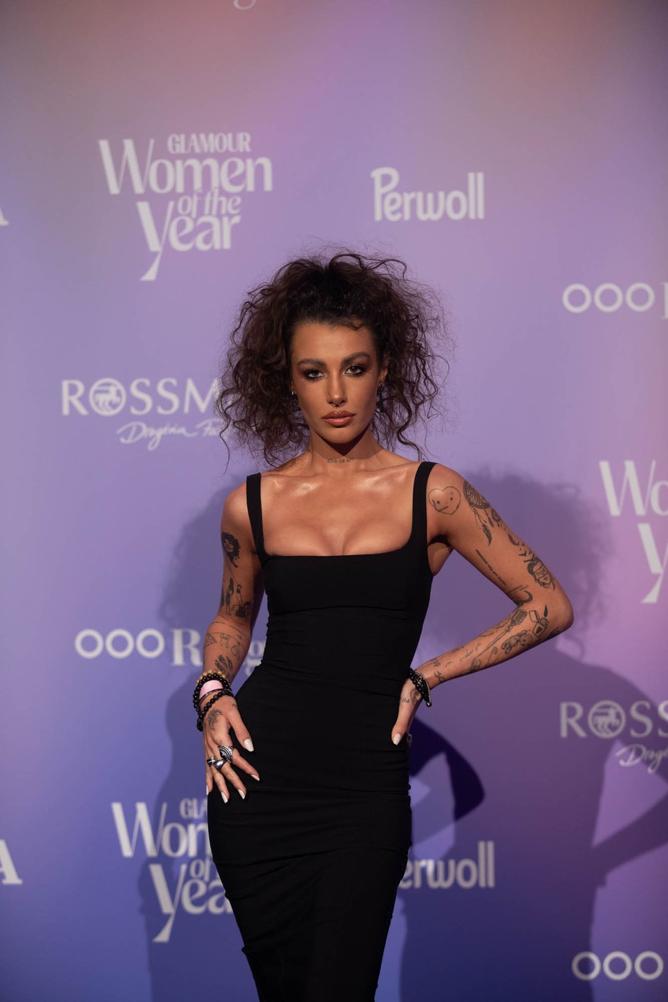 Tóth Andi egy alakkövető, fekete maxiruhában ragyogott a 2024-es GLAMOUR Women of the Year gála vörös szőnyegén, amely szinte mindig garantálja a helyet a legjobban öltözött vendéglistán