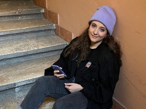 Cseri Hanna megmutatja, hogyan építsd be a lilát az öltözködésedbe