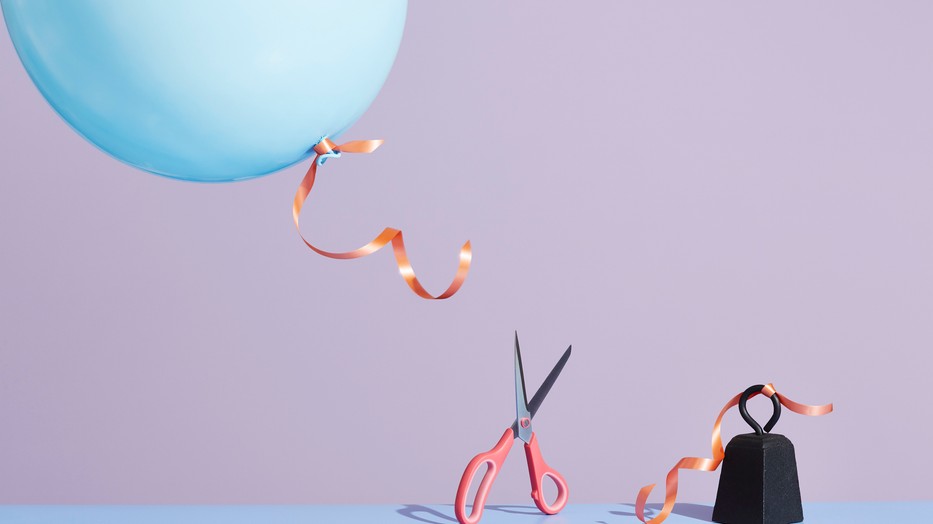 Nem egyszerű elengedni valamit az életünkből, viszont annál felfrissítőbb, építőbb, ha sikerül.