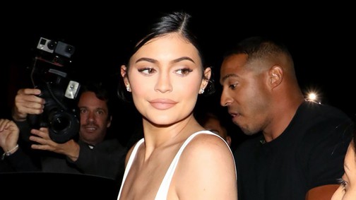 Igen, azok terhességi csíkok Kylie Jenner mellén, és ez teljesen normális