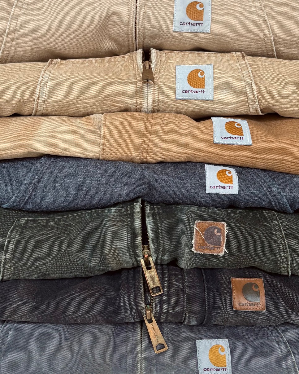 A vintage viselete egyszerre támogatja a fenntarthatóságot és az egyéni stílust, szemben a gyors divat múló hatásaival