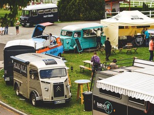 Programok Budapesten: ingyenes Food Truck Show a spanyol ízek szerelmeseinek a Kincsem parkban